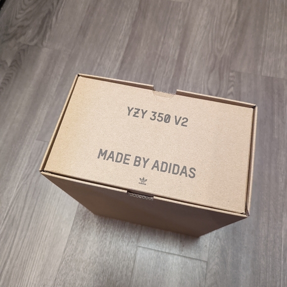 NWT Yeezy Boost 350 V2 onyx New w Tags and box adidas release date June 20 2021 - Picture 8 of 13